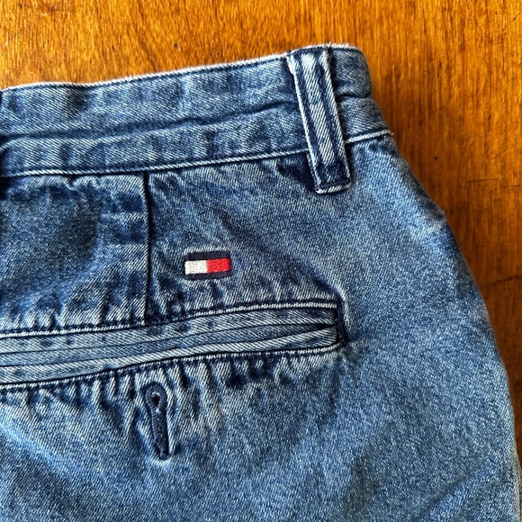 TOMMY HILFIGER - VINTAGE DENIM SHORTS - SIZE 33 MEN/SIZE 12 WOMEN - Picture 6 of 11